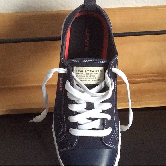 Levi’s Navy and White Sneakers - Picture 6 of 7
